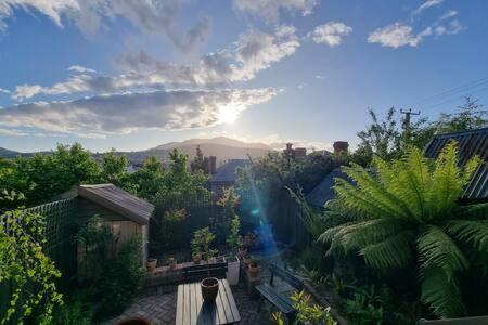 Historic Home close to CBD 3Brm with views