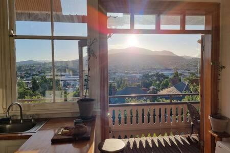 Historic Home close to CBD 3Brm with views
