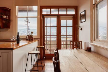Historic Home close to CBD 3Brm with views