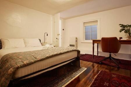 Historic Home close to CBD 3Brm with views
