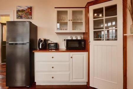 Historic Home close to CBD 3Brm with views