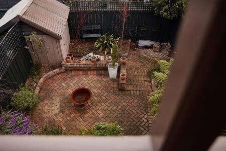 Historic Home close to CBD 3Brm with views