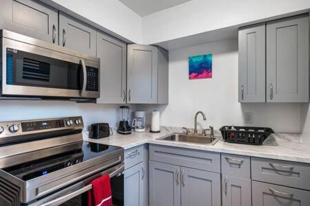 Huge 1 bed newly renovated free parking