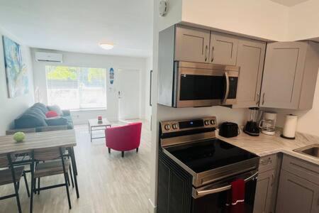 Huge 1 bed newly renovated free parking
