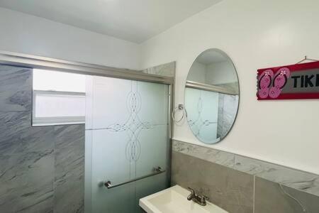 Huge 1 bed newly renovated free parking