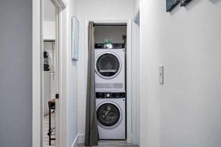 Huge 1 bed newly renovated free parking