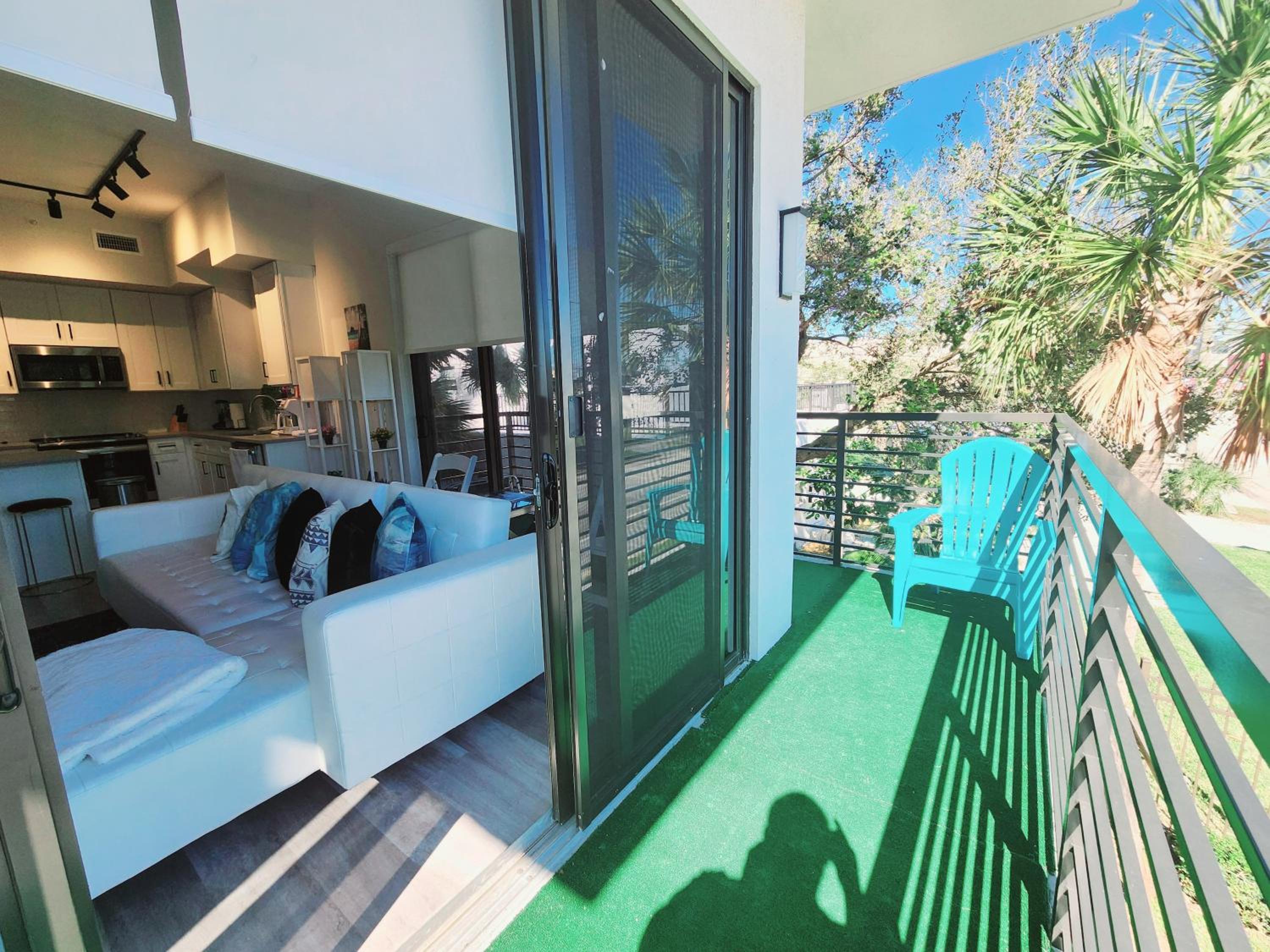 Lux place and cozy 3Beds 2Rooms enjoy life in WPB Gym, EV Station Nearby the downtown and beaches view 2