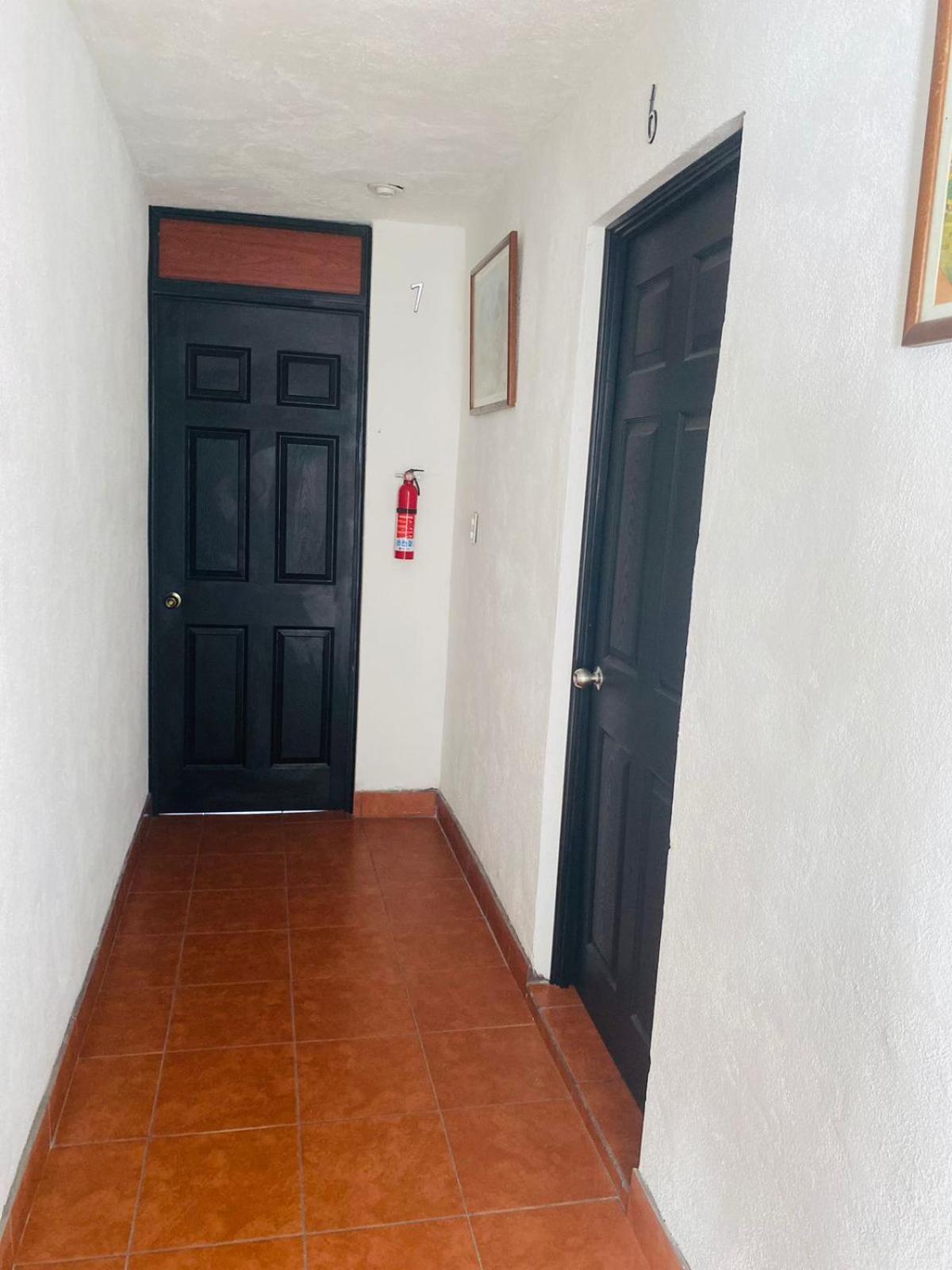 Hotel 17-52