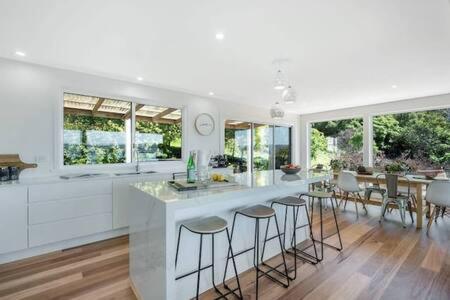 House on the Hill with a View-Sleeps 12