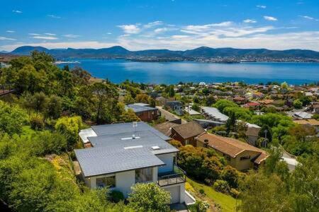 House on the Hill with a View-Sleeps 12