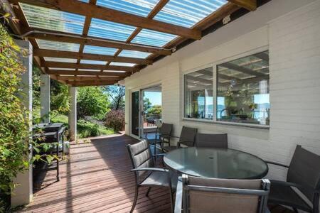 House on the Hill with a View-Sleeps 12