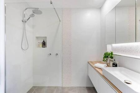 House on the Hill with a View-Sleeps 12