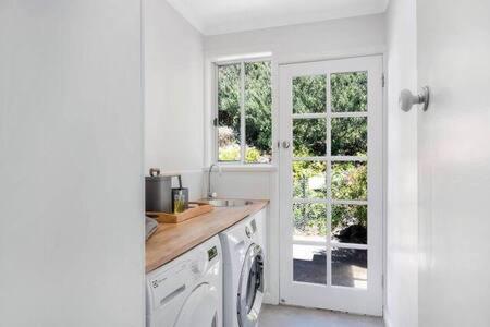 House on the Hill with a View-Sleeps 12
