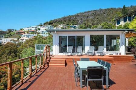 House on the Hill with a View-Sleeps 12