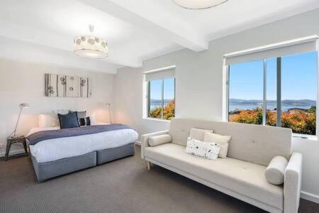 House on the Hill with a View-Sleeps 12