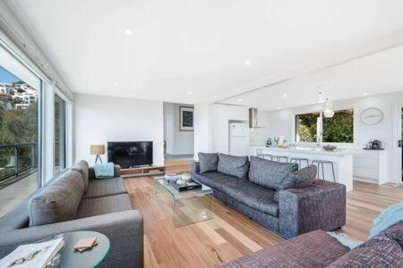 House on the Hill with a View-Sleeps 12