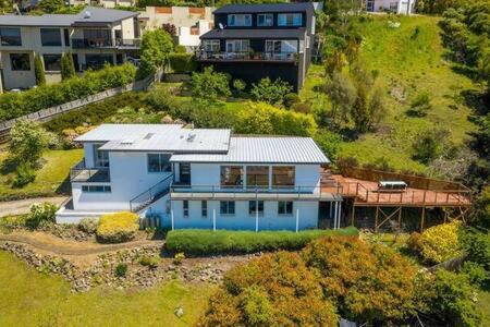 House on the Hill with a View-Sleeps 12