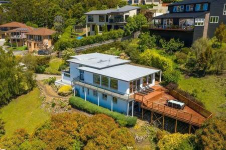 House on the Hill with a View-Sleeps 12