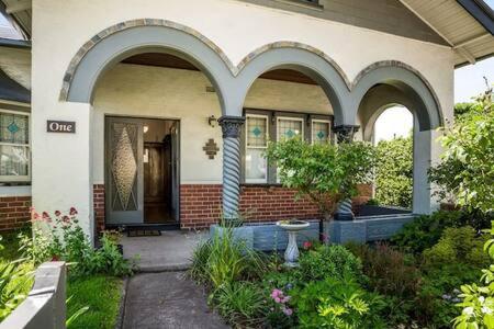Charming inner city home excellent base in Hobart