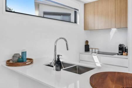 Mountain View Villa-close to shops-10min to CBD