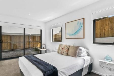 Mountain View Villa-close to shops-10min to CBD