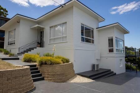 Hotel River View Holiday House Sleeps 8, 10min To Cbd