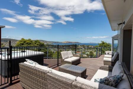 River View Holiday House Sleeps 8 10min to CBD