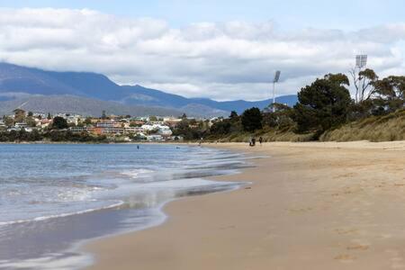 River View Holiday House Sleeps 8 10min to CBD