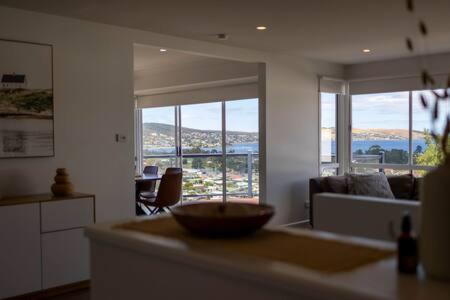 River View Holiday House Sleeps 8 10min to CBD