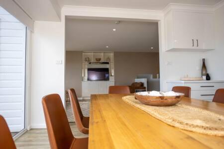 River View Holiday House Sleeps 8 10min to CBD
