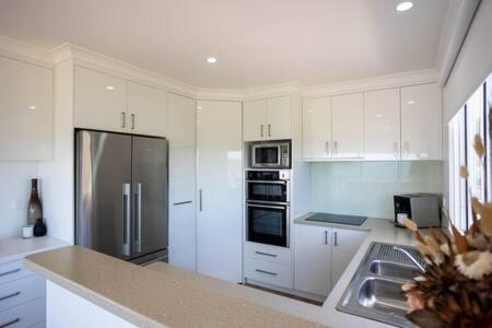 River View Holiday House Sleeps 8 10min to CBD