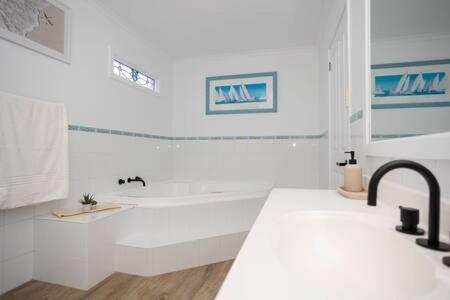 River View Holiday House Sleeps 8 10min to CBD