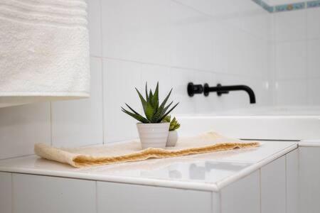 River View Holiday House Sleeps 8 10min to CBD