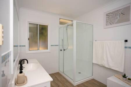 River View Holiday House Sleeps 8 10min to CBD