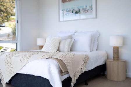 River View Holiday House Sleeps 8 10min to CBD