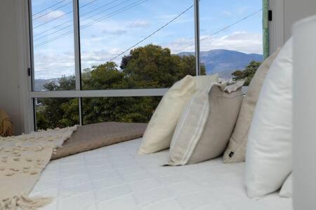 River View Holiday House Sleeps 8 10min to CBD