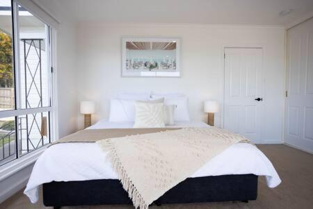 River View Holiday House Sleeps 8 10min to CBD