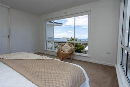 River View Holiday House Sleeps 8 10min to CBD