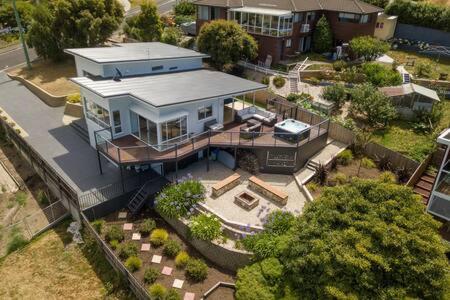 River View Holiday House Sleeps 8 10min to CBD
