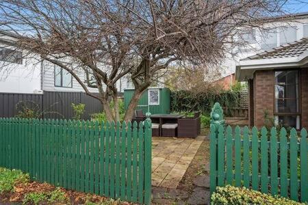 Sandy Bay Cozy Cottage Close to CBD