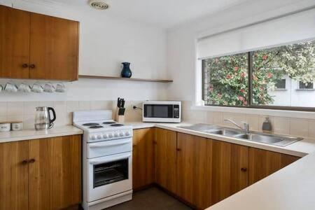Sandy Bay Cozy Cottage Close to CBD