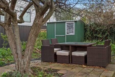 Sandy Bay Cozy Cottage Close to CBD