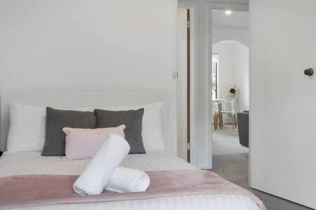 Sandy Bay Cozy Cottage Close to CBD