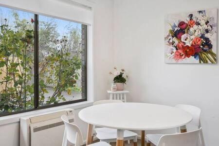 Sandy Bay Cozy Cottage Close to CBD