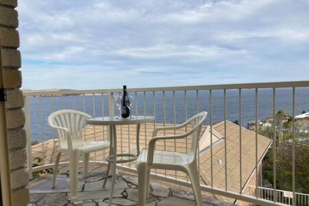Seaside Serenity: Panoramic Waterfront Retreat