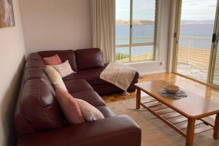 Seaside Serenity: Panoramic Waterfront Retreat