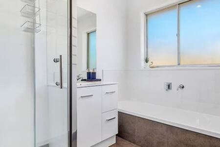 Residence at 165 Great for large groups Sleeps 11