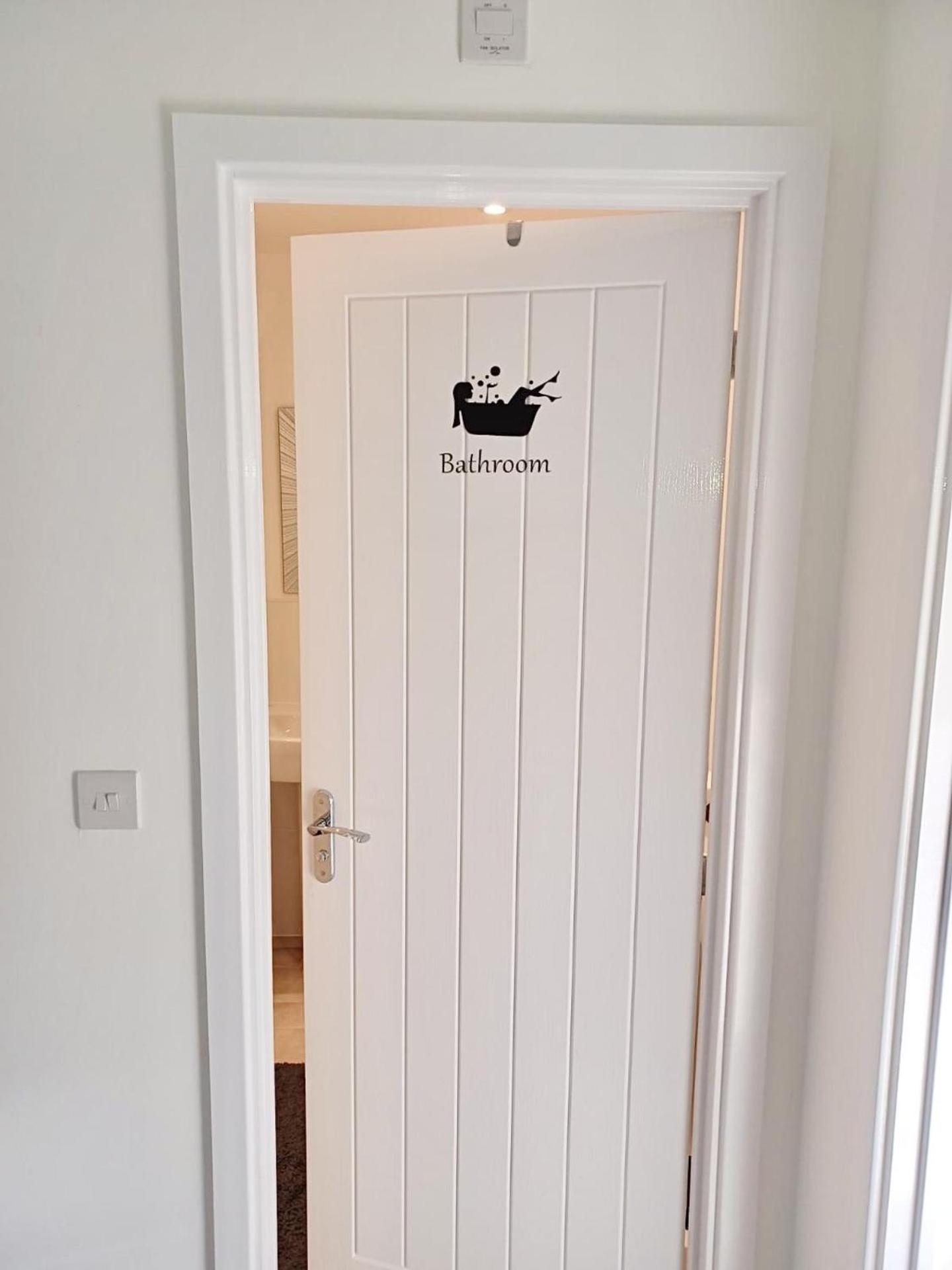 2 Bed House Sleeps 4 - Private Garden Parking