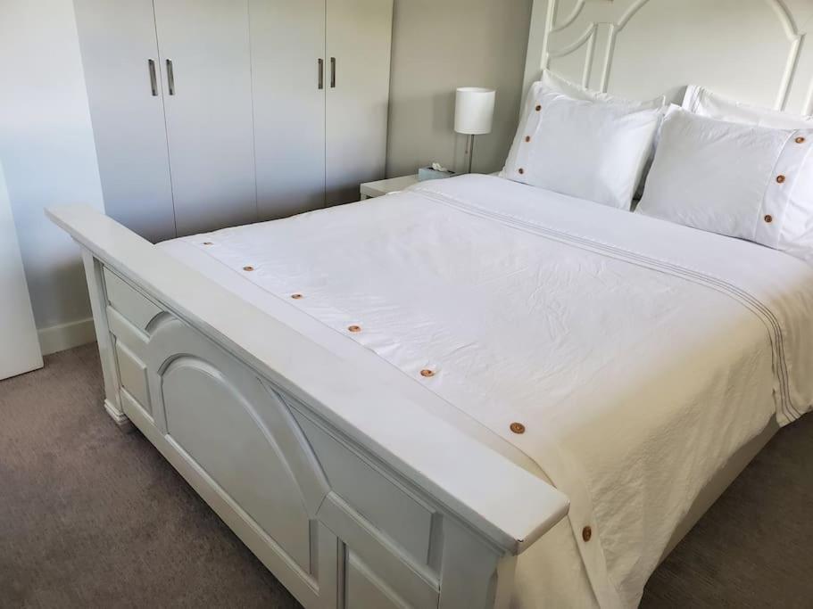 Stunning 1 bedroom condo in Calgary with riverview