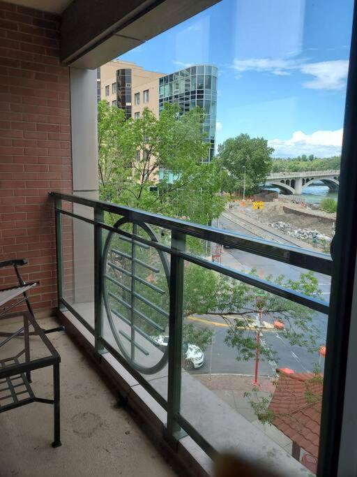 Stunning 1 bedroom condo in Calgary with riverview